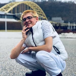 Meet your Posher, Johnnie